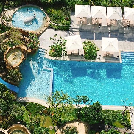 Mu Jiaoxi Hotel Buitenkant foto The swimming pool at the hotel