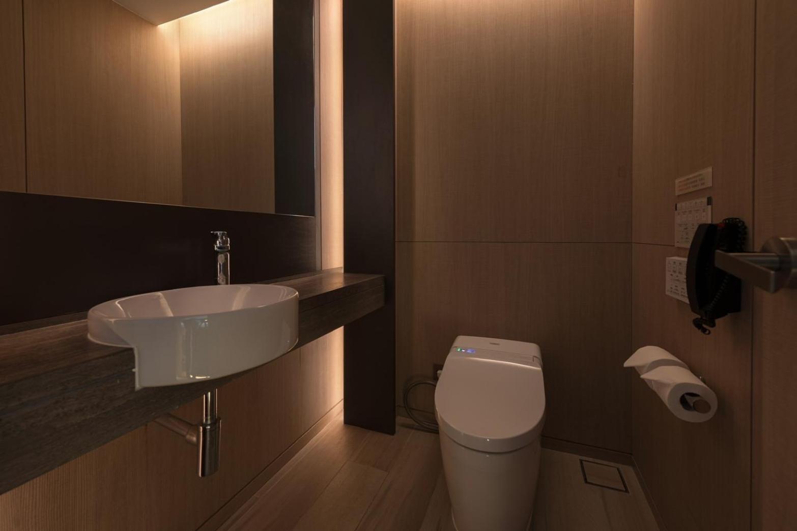 Mu Jiaoxi Hotel Buitenkant foto A modern bathroom