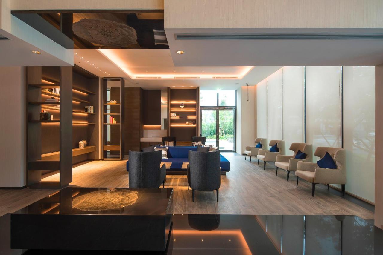 Mu Jiaoxi Hotel Buitenkant foto The lounge at the airport