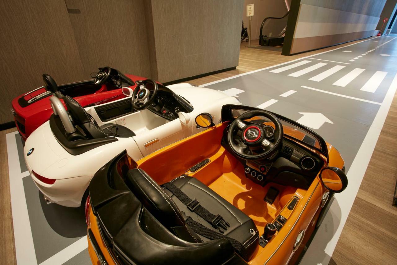 Mu Jiaoxi Hotel Buitenkant foto The interior of a car